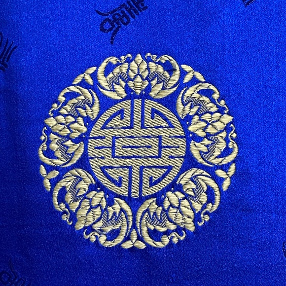 100% Silk jacket.  Quilted inside.  Pocket… - Picture 6 of 13